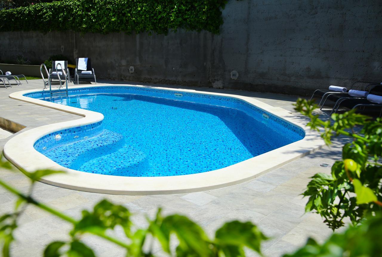 Apartments Nemira Exclusive 오미스 외부 사진