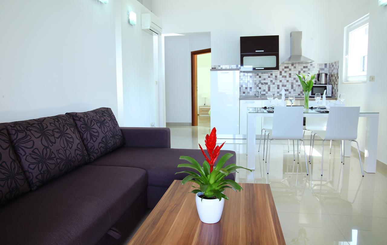 Apartments Nemira Exclusive 오미스 외부 사진